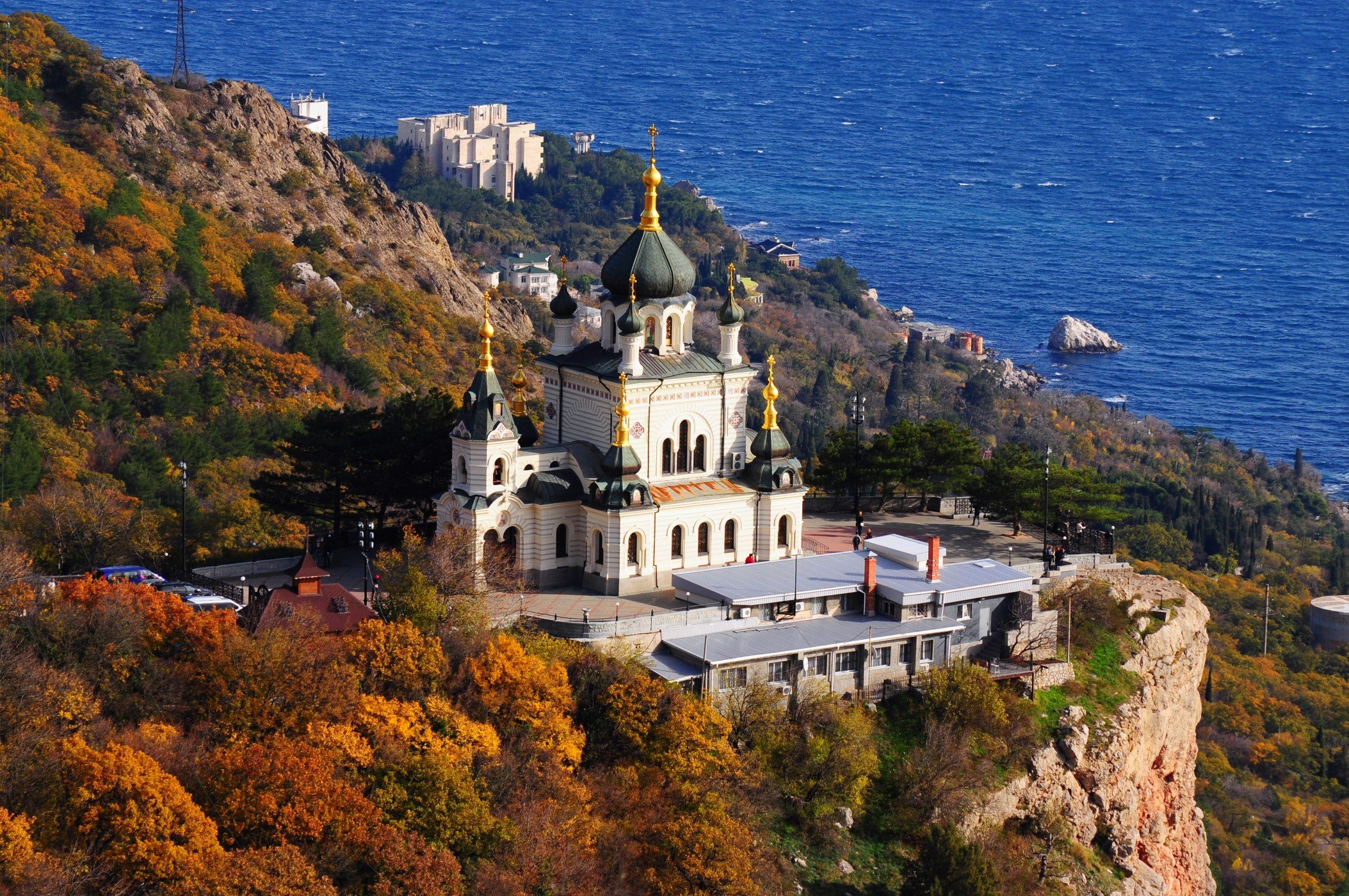 На фото жемчужина Крыма - Форосская церковь Воскресения Христова