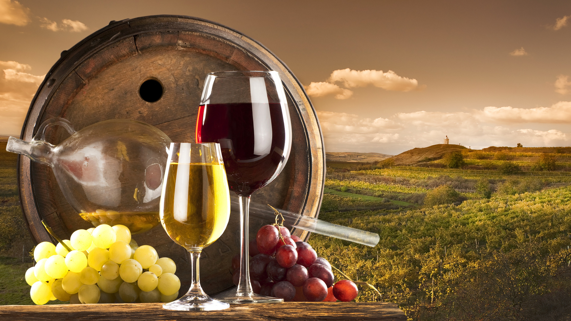 виноград и вино на столе