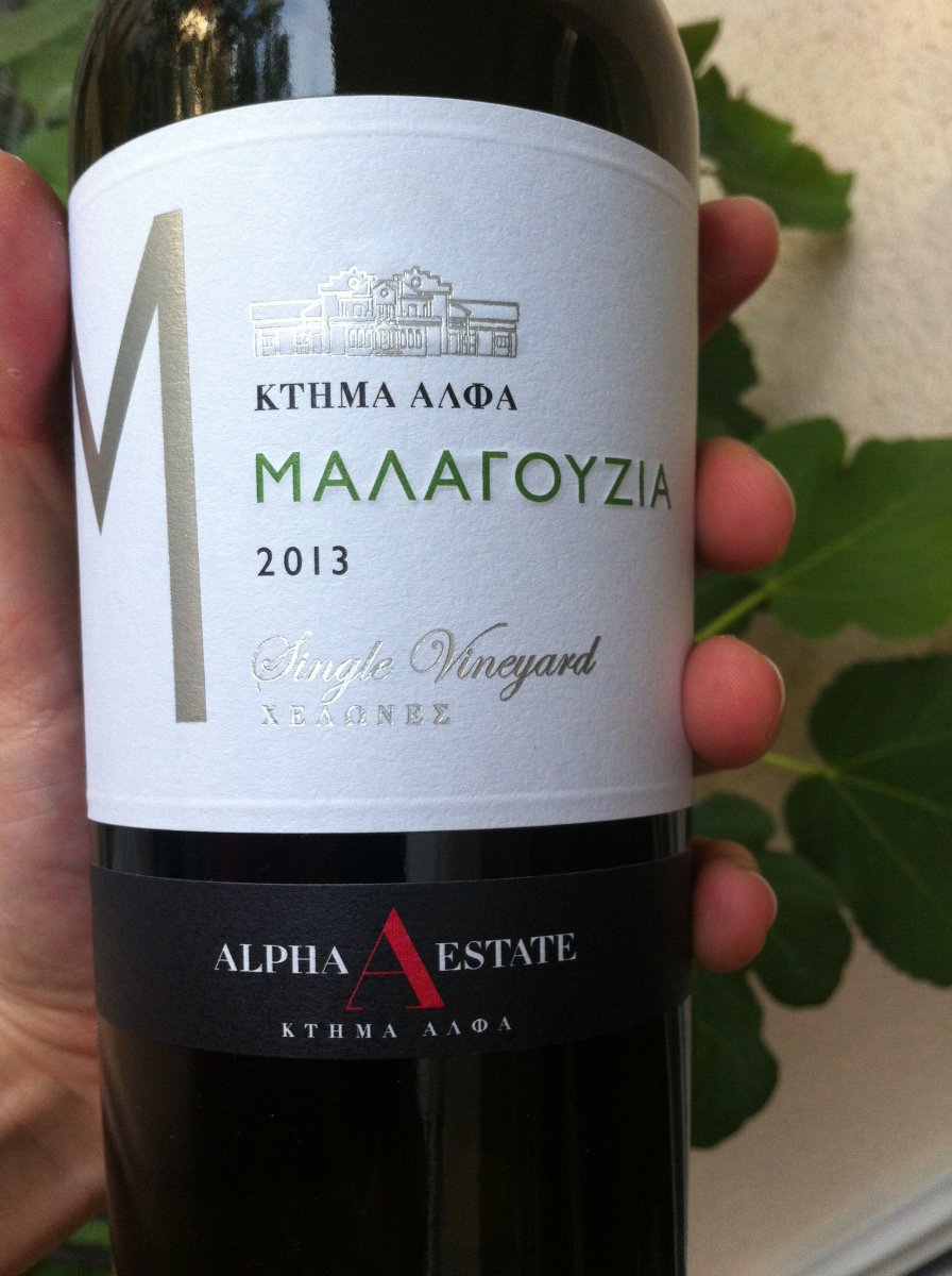 На фото греческое вино Малагусия