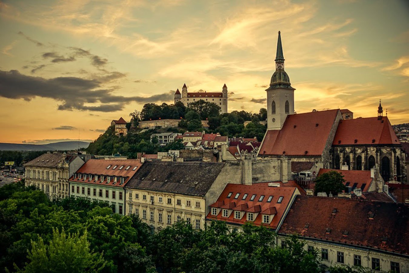 На фотографии изображена одна из городских достопримечательностей Словакии