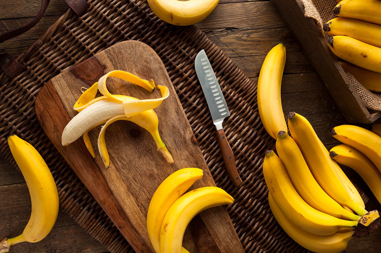 На фото показана виртуозная разделка бананов