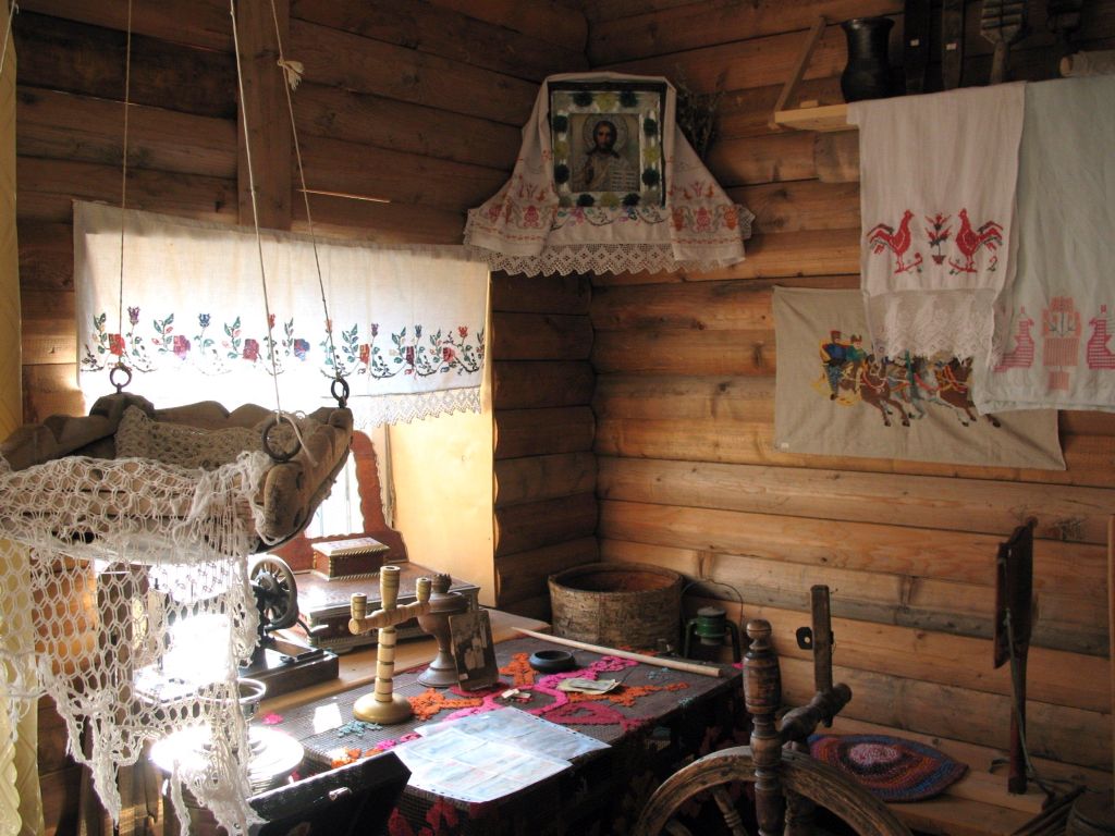 На фото традиционная русская изба